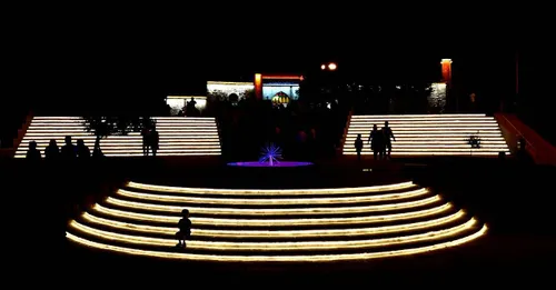 نورپردازی زیبای پله های پشت مسجد عون بن علی تبریز