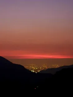 تصویر غروب سرخ شهر کرج از ارتفاعات کندر #غروب  #کرج  #ایر