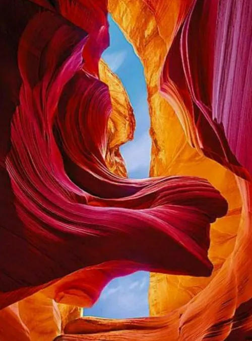 پارک Antelope Canyon حاوی صخره هایی دیدنی است که بگونه ای