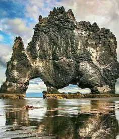 صخره‌ای با شکل و شمایل اژدها در ایسلند