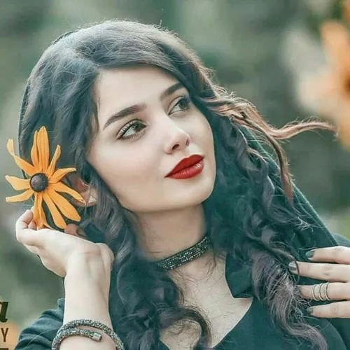 🌹 🍃 اگر کسی را یافتی که در لبخندت غمت را دید