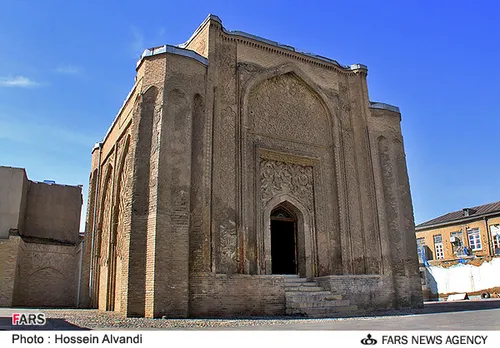 بنای تاریخی گنبد علویان در همدان