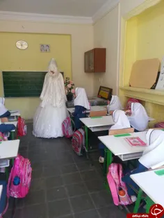 تعجب دانش اموزان ازمعلمشون بخاطرامدن سرکلاس بالباس عروس