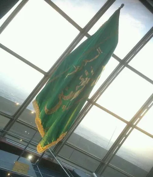 پرچم حرم امام علی(ع) در بلندترین برج ایران ؛