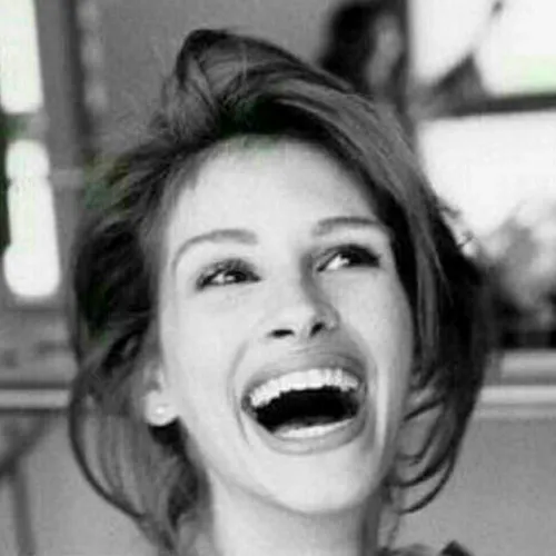 جولیا رابرتز دارای معروف ترین و زیباترین لبخند هالیوود اس