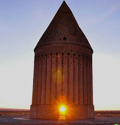 برج رادکان در شهر چناران خراسان رضوی تنها برجی است که توا