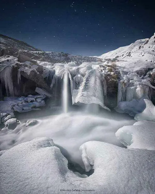 آبشار گور گور ملک سویی در اردبیل که یخ زده است❄ ️