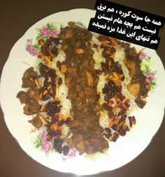 تو بشقاب گل سرخی غذا یه طعم مزه دیگه هست