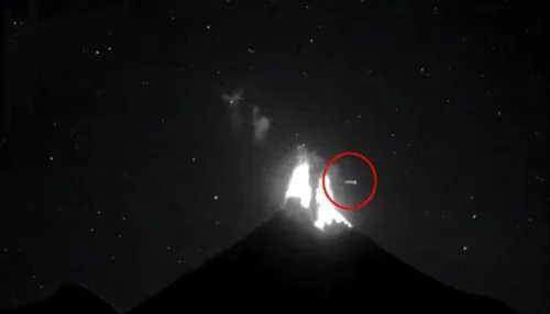 تصاویری مهیج از نزدیک شدن سفینه فضایی به کوه آتشفشانی در 