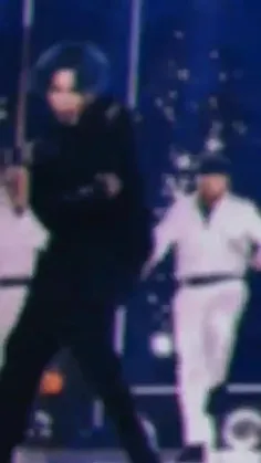 بچه ها من خیلی درمورد بی تی اس با دوستم حرف می زنم و دوست