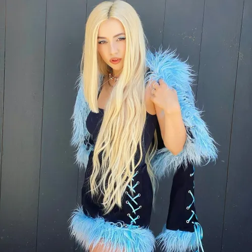 ava max