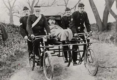 مردی در آمبولانس دوچرخه‌ای