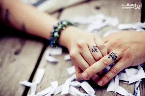 حلقه های ازدواج نمادی هستند برای نشان دادن ازدواج دو نفر 