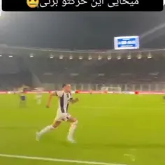 بازیکنی ک آبروش رفت چون نمیدونست اینجا ایرانه چمنش تخمی😂