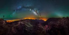 کهکشان راه شیری  را بر فراز آتشفشانی در پارک ملی در لاپال